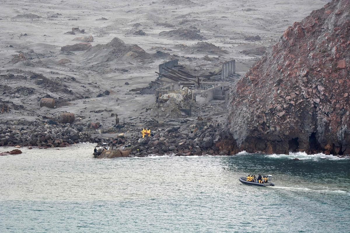 Elite soldiers taking part in a mission to retrieve bodies from White Island after the December 9 volcanic eruption, off the coast from Whakatane on the North Island. (AFP Photo)