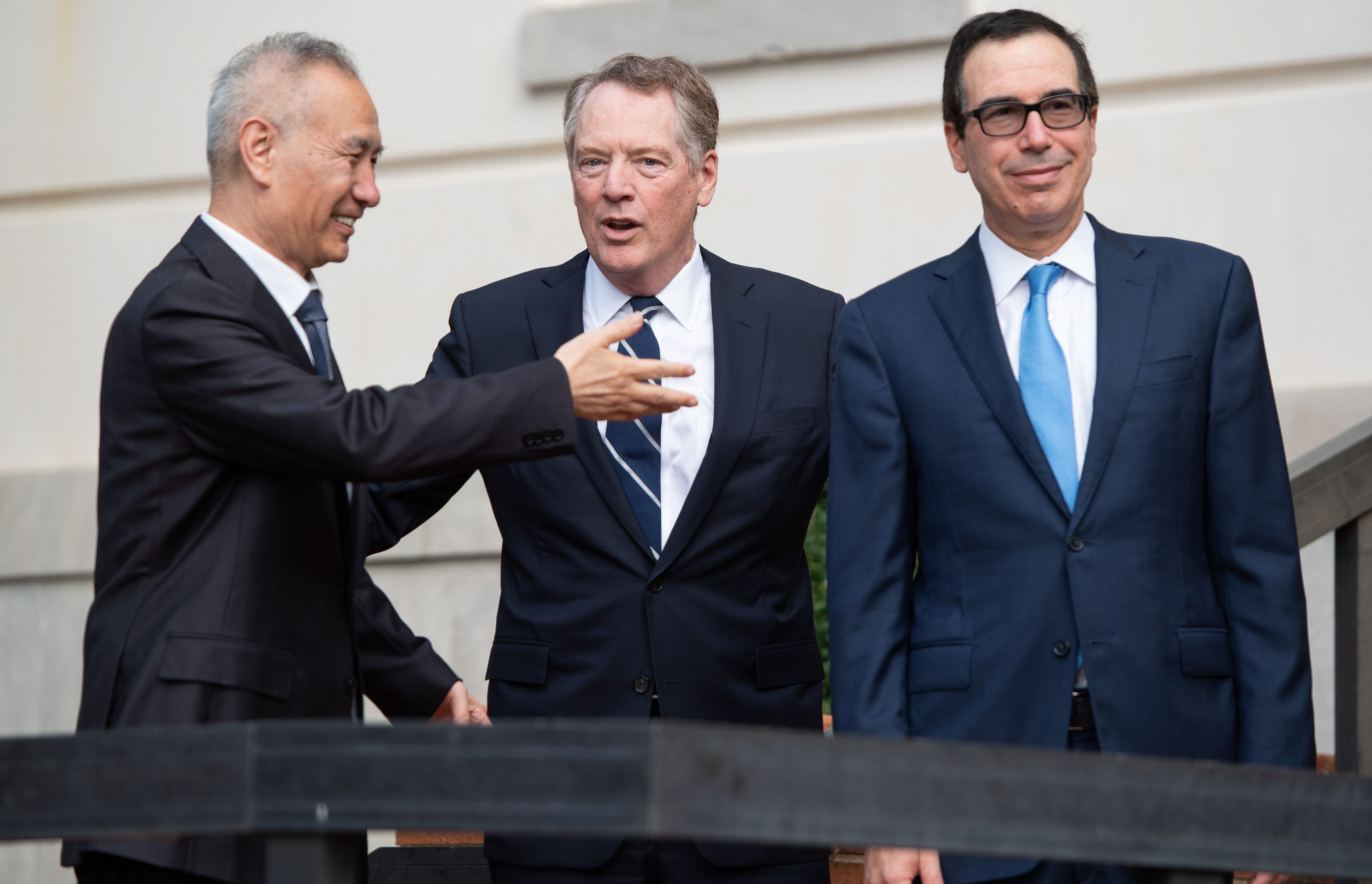  US Treasury Secretary Steven Mnuchin (R) and US Trade Representative Robert Lighthizer (C) greet Chinese Vice Premier Liu He as he arrives for trade talks at the Office of the US Trade Representative in Washington. (AFP Photo)