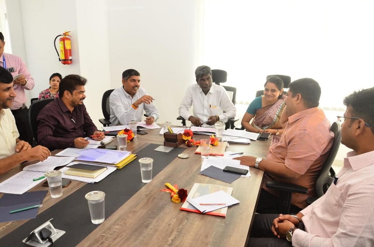 District In-charge Minister Kota Srinivas Poojary chairs a meeting of the Smart City Mission in Mangaluru on Monday.