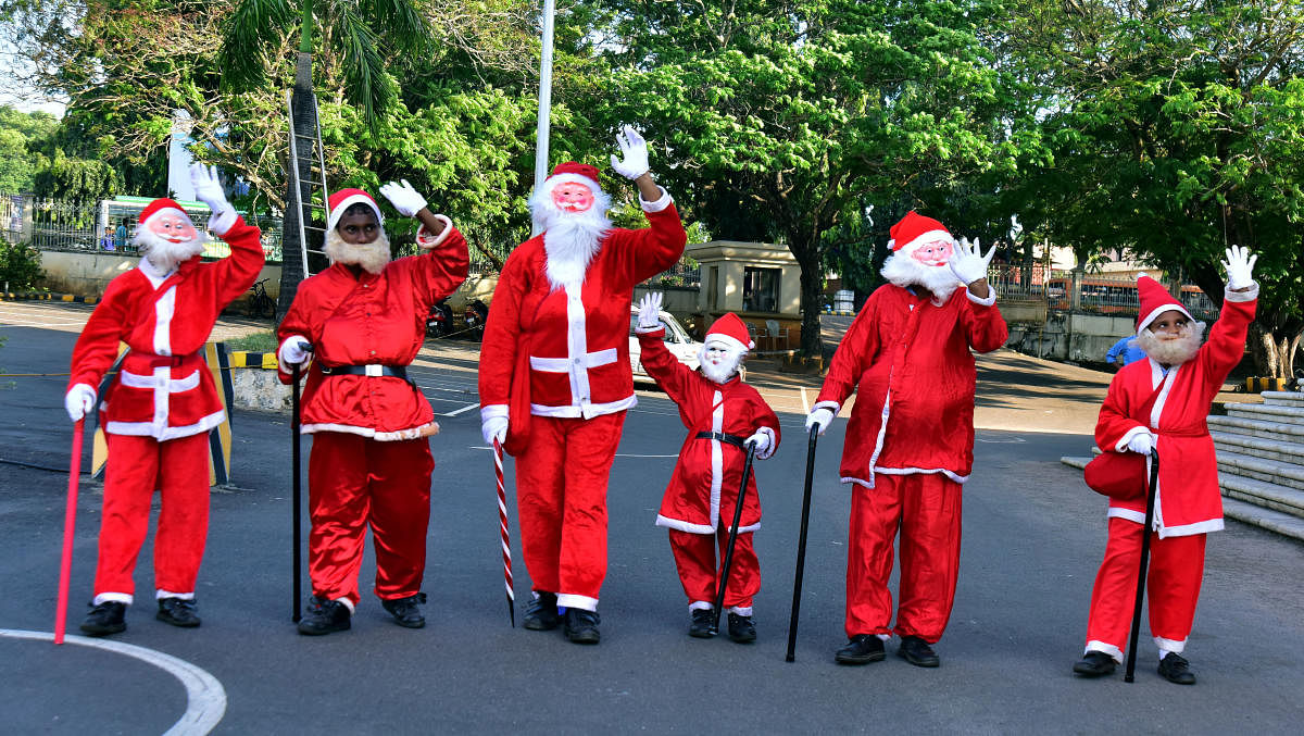 Children dressed as Santa Claus for the Christmas and Deepavali celebrations organised by MLC Ivan D’Souza at Town Hall in Mangaluru.