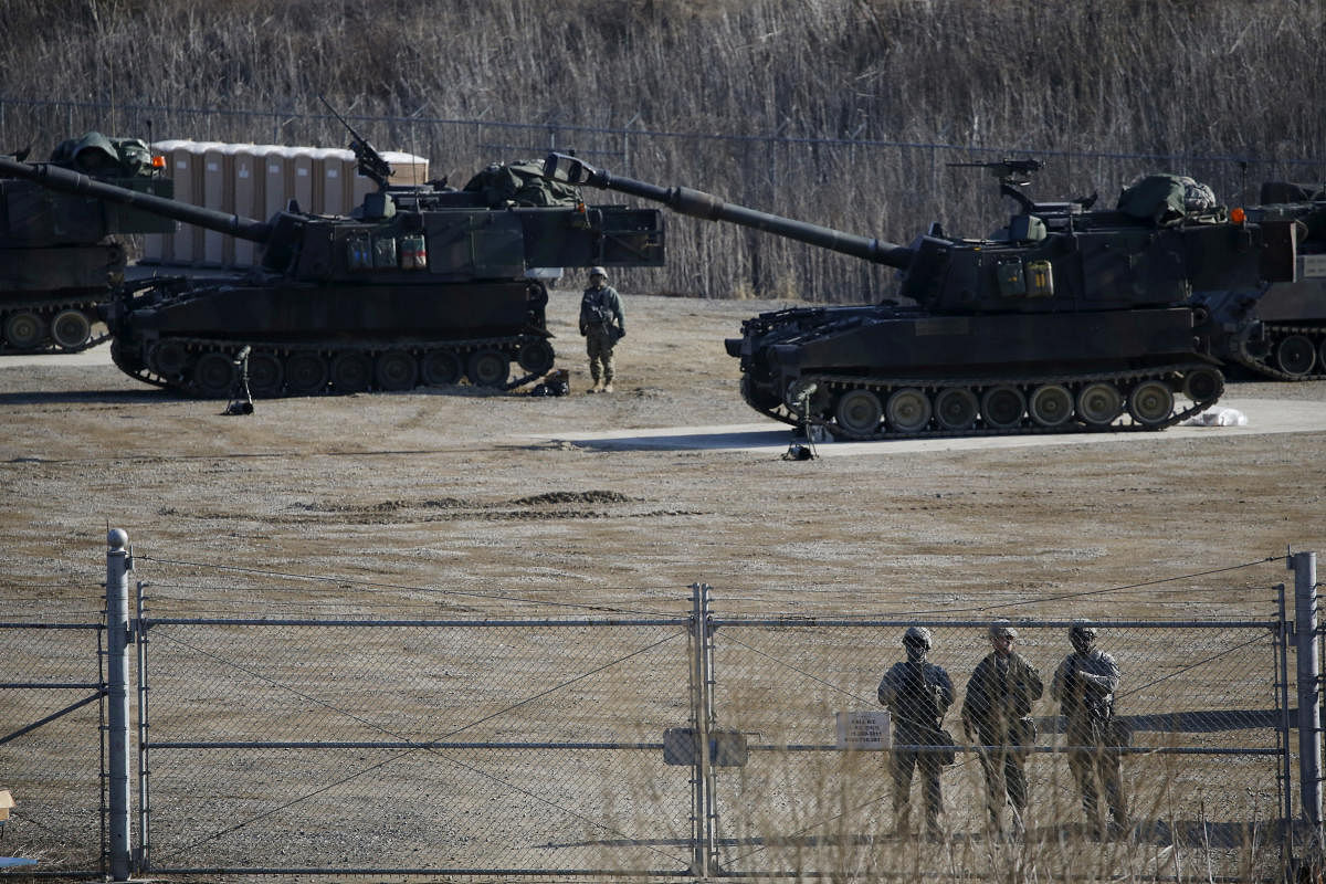 U.S. Army M109A6 Paladin self-propelled howitzers are seen during a military exercise in Pocheon, South Korea, March 10, 2016. (Reuters)