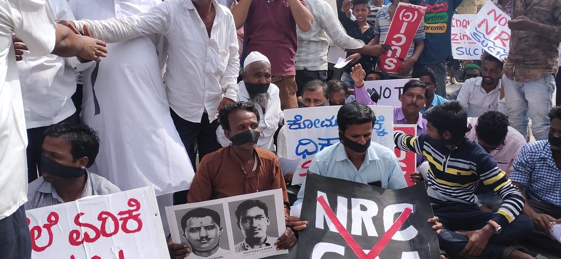 They were staging the protest against Citizenship (Amendment) Act, a rise in prices of essential commodities and unemployment by holding placards. (DH photo)