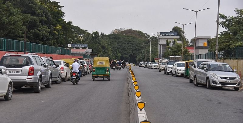 Cars parked in no parking area, at Central College road, near City Civil Court, Post Office road in Bengaluru. (DH Photo)