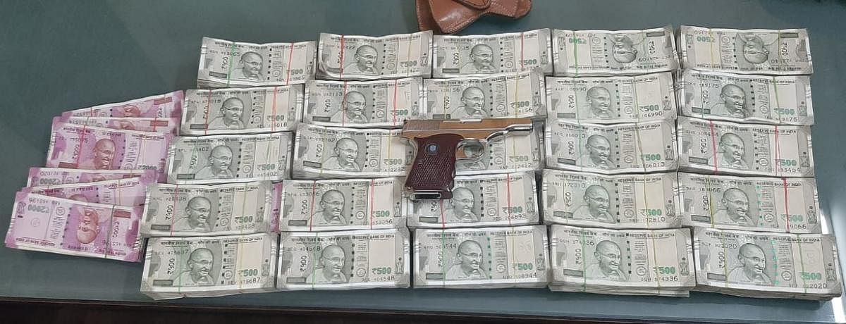 The pistol and the Rs 28 lakh in cash seized from the four-member gang in Bengaluru on Saturday night. PIC COURTESY: POLICE