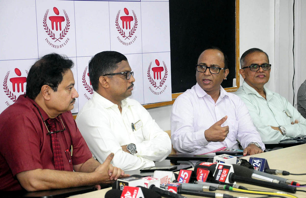 Manipal Group of Hospitals, Bengaluru, Intensive Care Unit Pulmonary experts Dr Rajesh Shetty and Dr Satyanarayana brief mediapersons about the health of Pejawar Mutt Pontiff Vishwesha Teertha Swamiji on Tuesday.