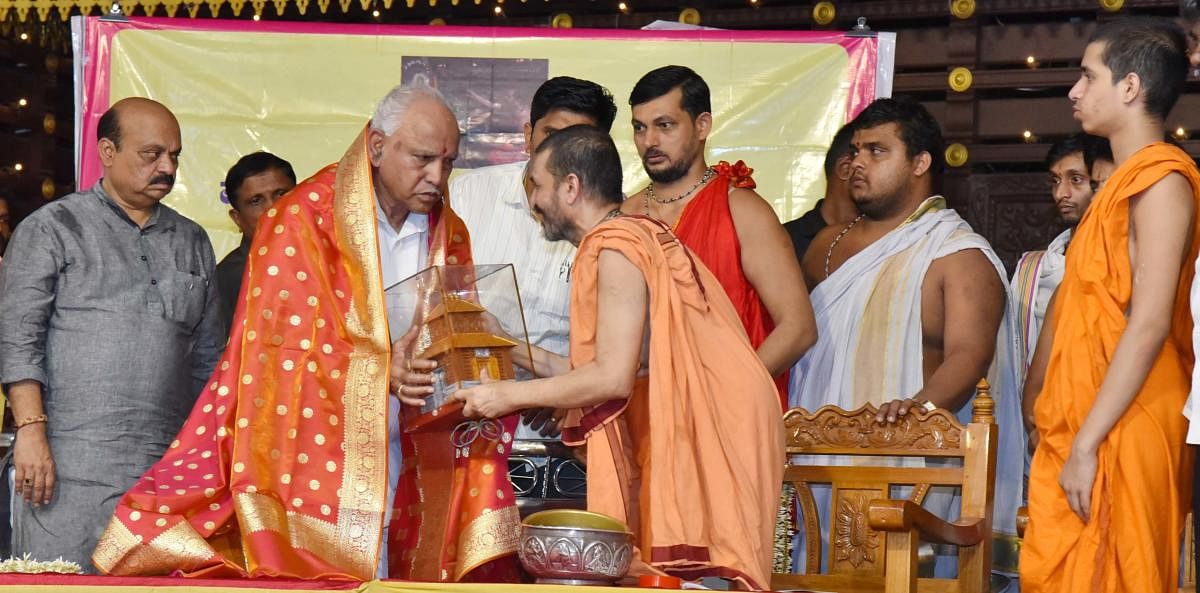 Paryaya Palimaru Mutt seer Sri Vidyadheesha Theertha Swami felicitates Chief Minister B S Yediyurappa at Rajangana in Sri Krishna Mutt, Udupi.