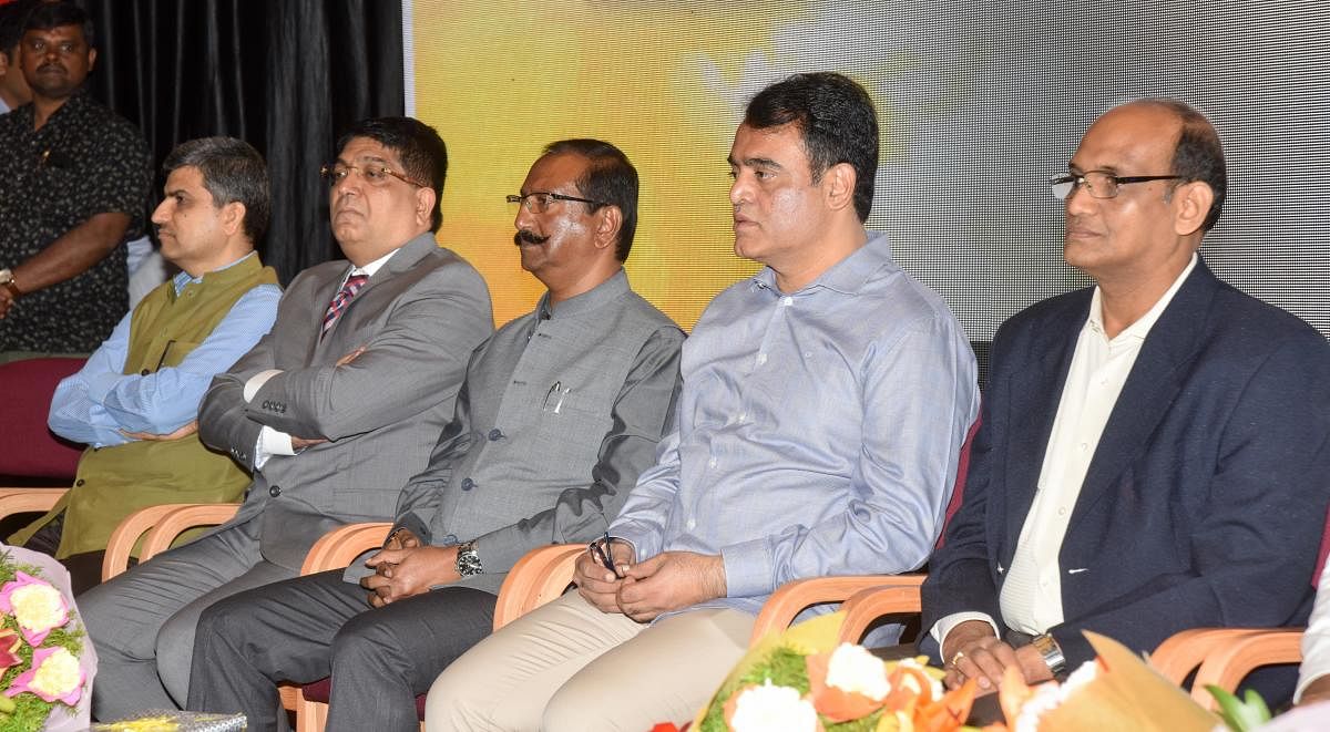 Police commissioner Bhaskar Rao, Deputy Chief Minister C N Ashwath Narayan and BBMP chief B H Anil Kumar at the Urban Thought Leaders' Conclave in Bengaluru on Wednesday. DH PHOTO/Anup Ragh T