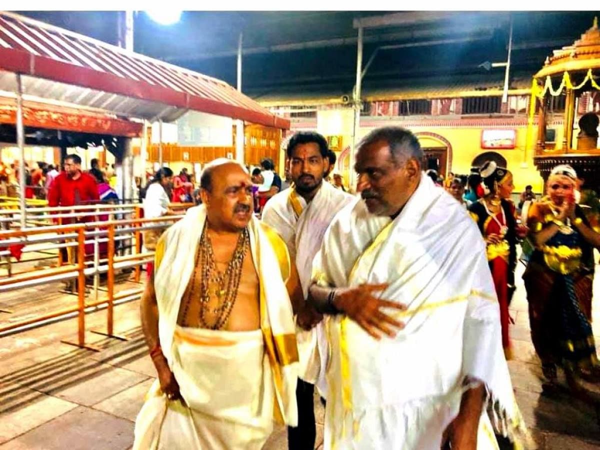 Minister for Parliamentary Affairs, Law and Minor Irrigation J C Madhu Swamy, along with MLA B M Sukumar Shetty visits Mookambika Temple in Kollur.
