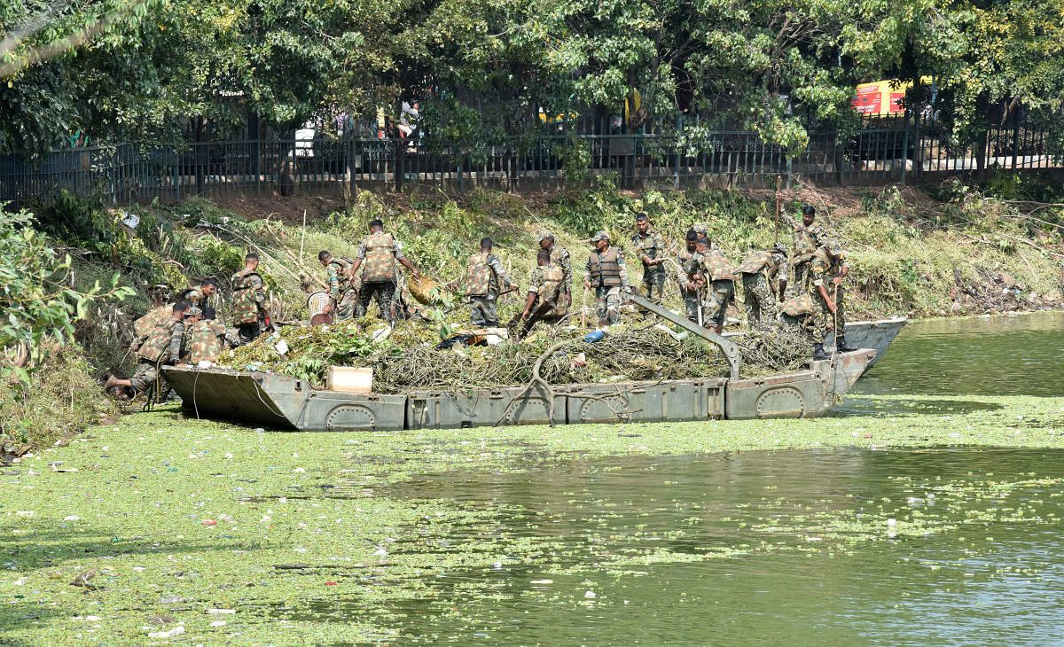 MEG soldiers clean Halasuru Lake on Friday. DH PHOTO/JANARDHAN B K