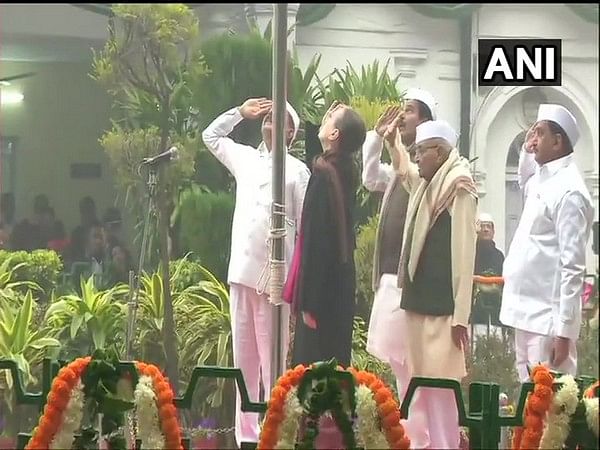 Sonia Gandhi and Singh also distributed sweets among children present at the ceremony. (Photo/ANI)