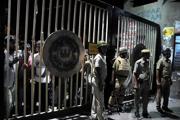 Police personnel stand guard in front of the gate of Jadavpur University. (PTI photo)