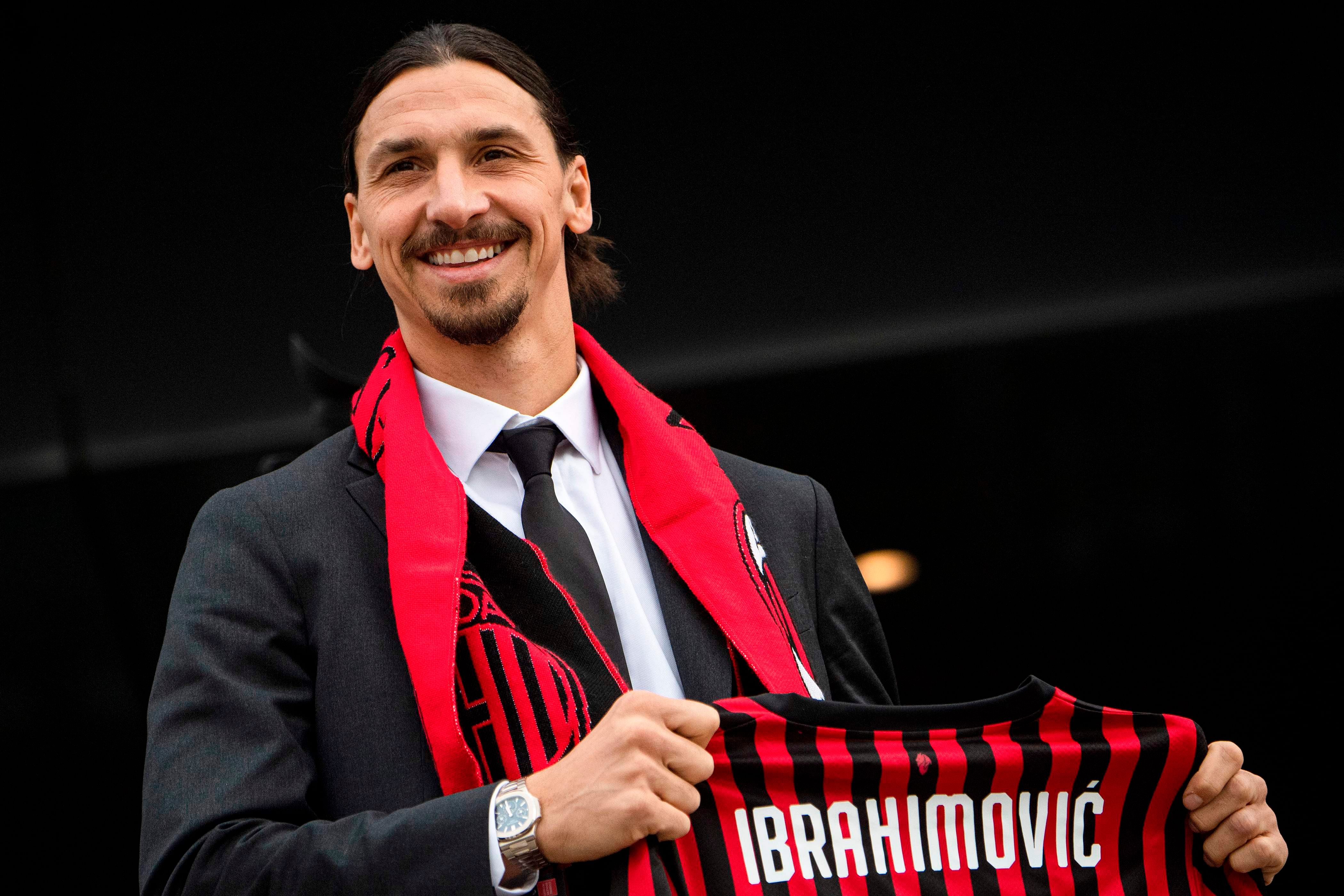 Milan's Swedish forward Zlatan Ibrahimovic poses with his new jersey during his official presentation as new AC Milan player at the club's headquarters Casa Milan in Milan on January 3, 2019. - Ibrahimovic returns to the side on a six-month deal, promising to help rescue the struggling Serie A outfit's season. (AFP Photo)