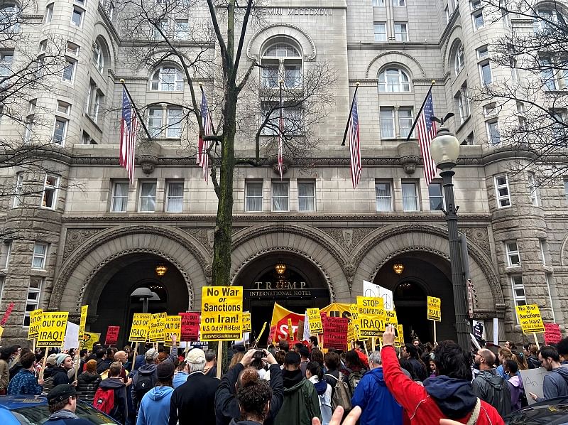 Anti-war protestors gather near Trump International Hotel to condemn the U.S. air strike that killed Iranian military commander Qassem Soleimani, in Washington. (Reuters Photo)