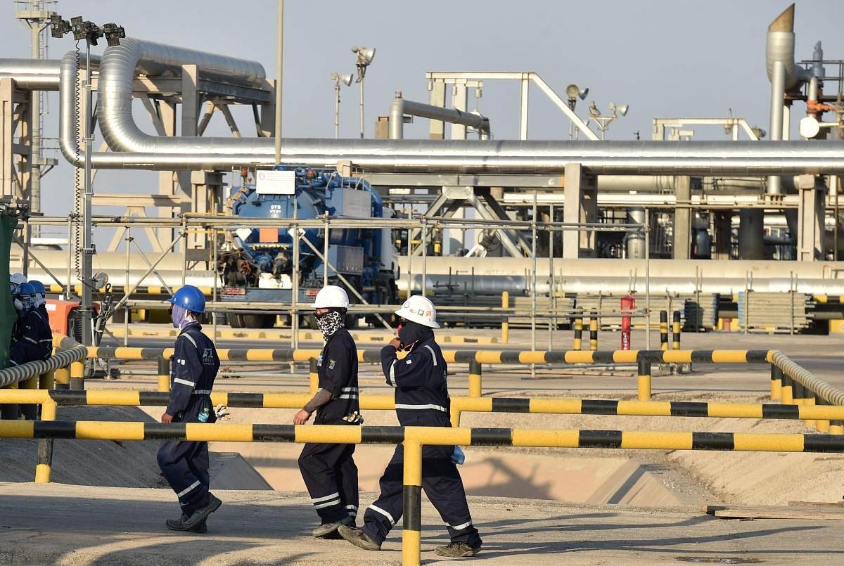 Saudi Aramco shares hit the lowest level since their market debut on Sunday, as Gulf bourses were hit by a panicky sell-off amid Iranian vows of retaliation over the US killing of a top general. (AFP photo)