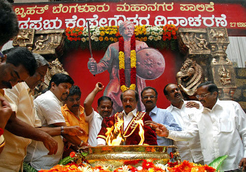 The CM's warning came on the occasion of Kempegowda Day, an event organised by the BBMP to remember the City's founder. Union Minister of Chemicals and Fertilisers H N&#8200;Ananth Kumar, Transport and District In-charge Minister Ramalinga Reddy, Mayor B S Satyanarayana, his deputy Indira, MLAs and corporators were in attendance.