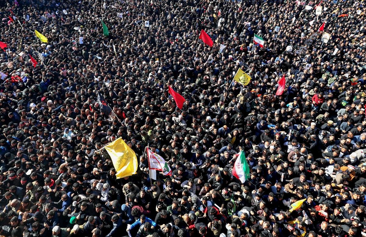 Iranian mourners gather during the final stage of funeral processions for slain top general Qasem Soleimani. (AFP photo)