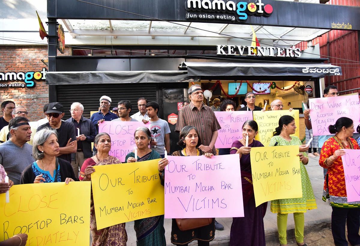 Residents protest against the nuisance from pubs and bars in Indiranagar. DH FILE PHOTO