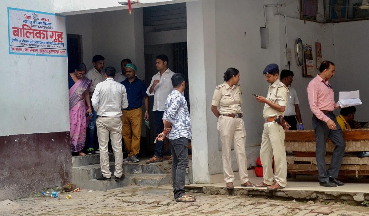  Central Bureau of Investigation (CBI) along with the officers of Central Forensic Science Laboratory (CFSL) investigate the shelter home, where 34 minor girls were allegedly raped, in Muzaffarpur. (PTI photo)