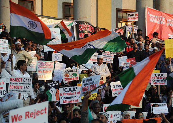 Hundreds protest against CAA at Town Hall in Bengaluru on Saturday. | DH Photo: Pushkar V