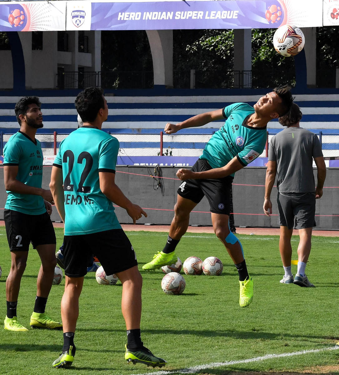 Jamshedpur FC players during a training session on the eve of their match against Bengaluru FC on Thursday. DH PHOTO/ BH Shivakumar