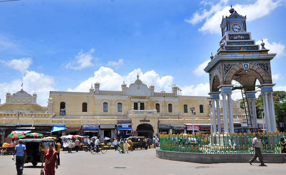 A view of Devaraja Market in Mysuru city. (DHNS Photo)