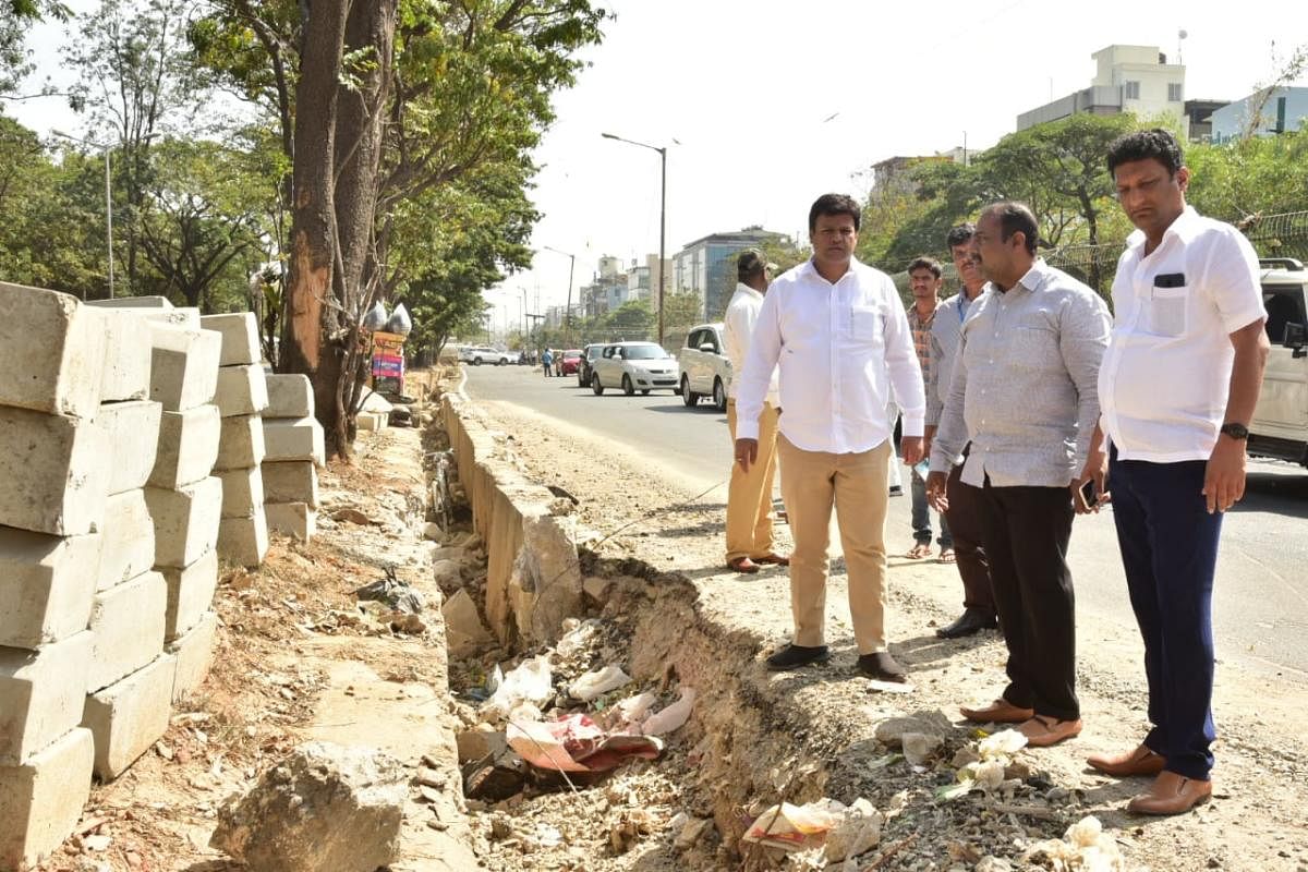 Mayor Goutham Kumar, along with Bommanahalli MLA Satish Reddy and BBMP engineers, reviewed the progress of the work from Agara Junction to Central Silk Board on Friday.
