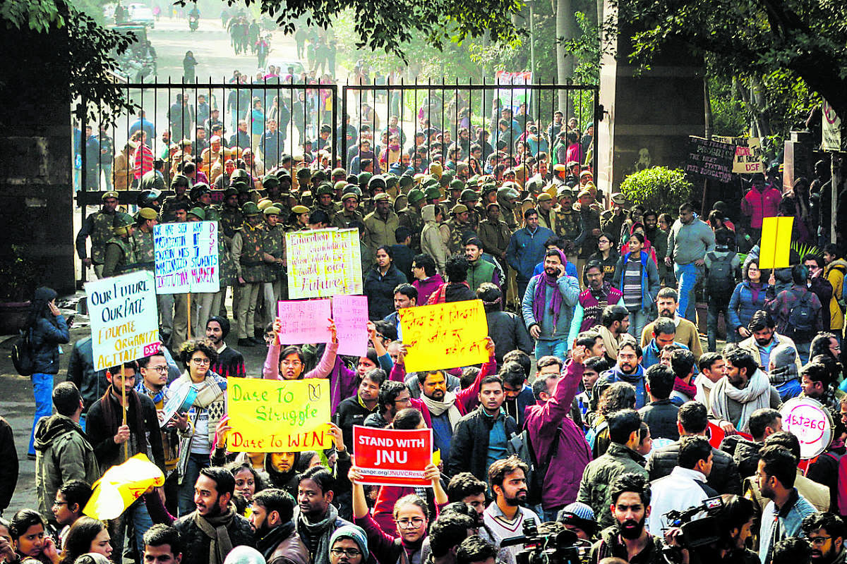 JNU students gather at the entrance gate of the Jawahar Lal University before leaving for their protest march. (PTI photo)