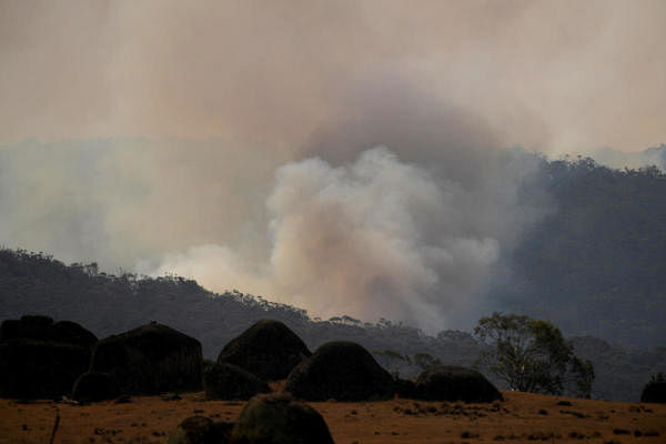 Smoke rises from a fire at the Adaminaby Complex near Yaouk, New South Wales, Australia January 11, 2020. (Reuters Photo)