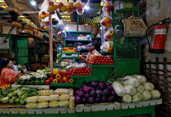  vendor sells vegetables at a retail market in Kolkata, India, December 12, 2018. (Reuters Photo)