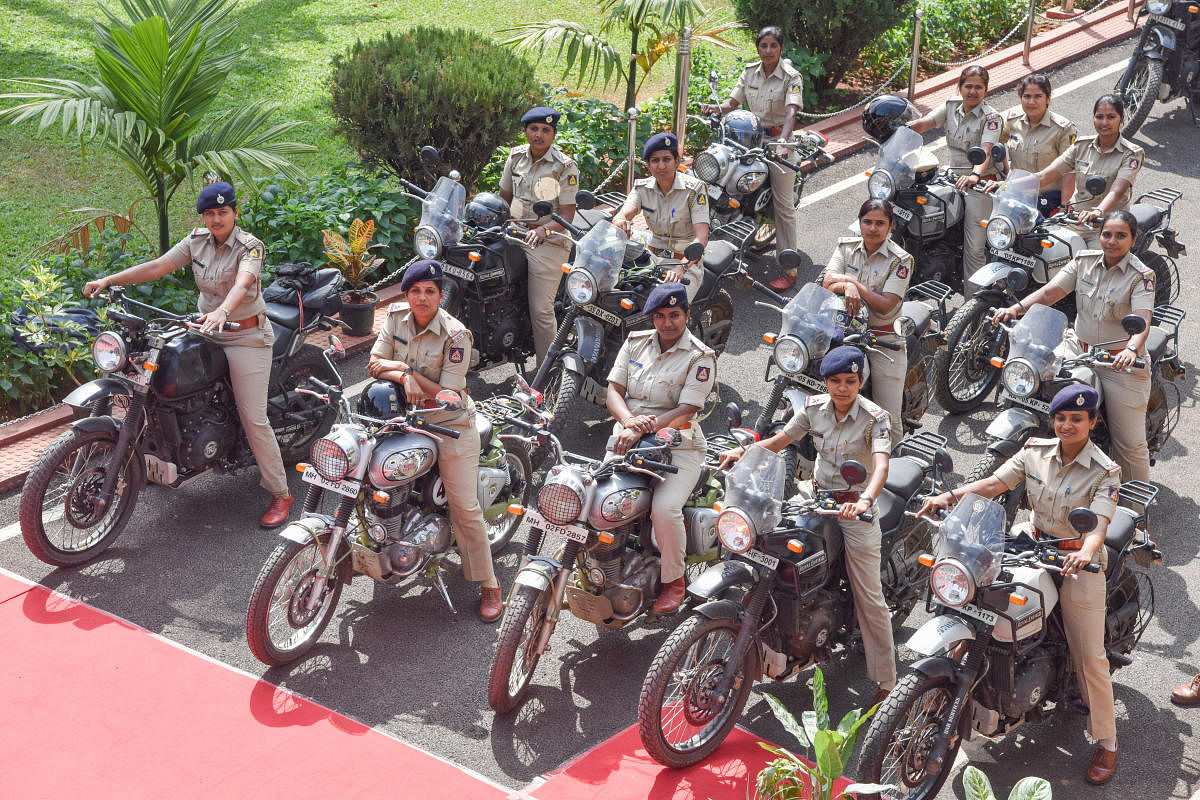 The rally began at the CAR groundson Mysuru Road. The women rode to theBhoganadishwara Temple in Chikkaballapuraand back. DH PHOTO BY S K DINESH