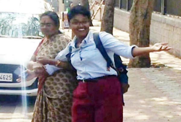 B Nalini being escorted by her mother on the premises of the Court Complex, in Mysuru, on Tuesday. (DH photo)