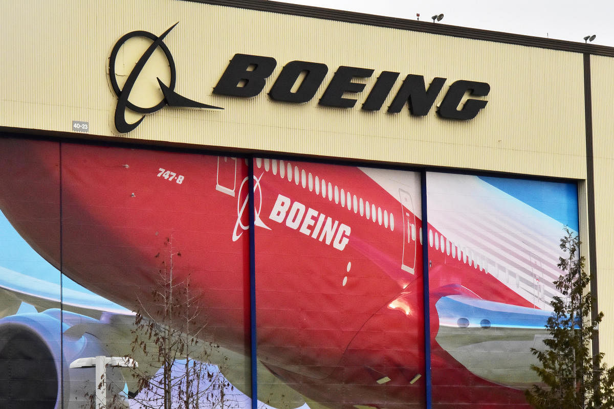 Boeing Co's logo is seen above the front doors of its largest jetliner factory in Everett, Washington, U.S. (REUTERS photo)
