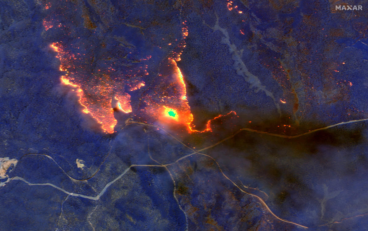 A satellite image shows wildfires burning east of Obrost, Victoria, Australia January 4, 2020. (Reuters Photo)