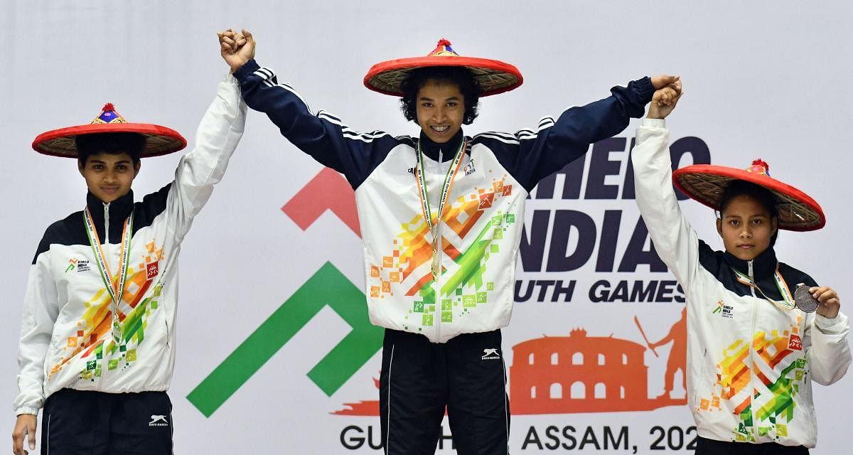 Gold medalist of under-17 (girls) 40-45 category weightlifting event Soumya Sunil Dalvi of Maharshtra. (PTI Photo)