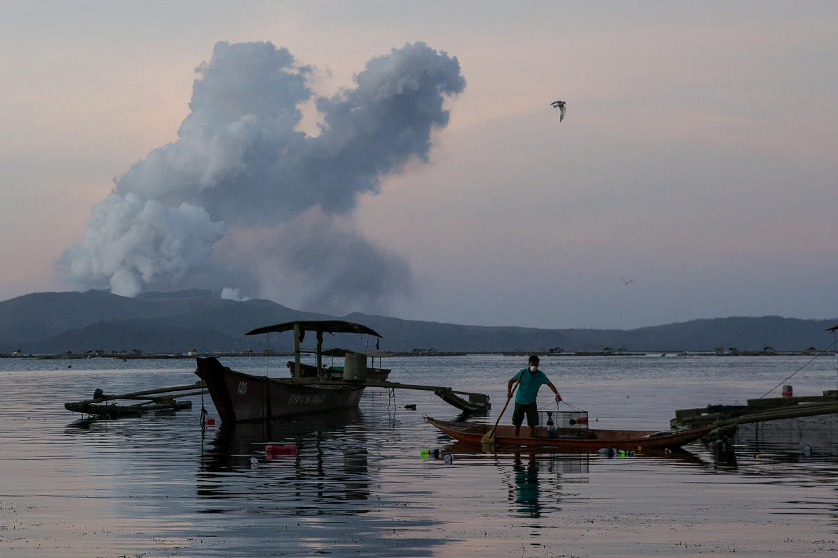 Taal Volcano continuously errupts in Talisay (Reuters Photo)