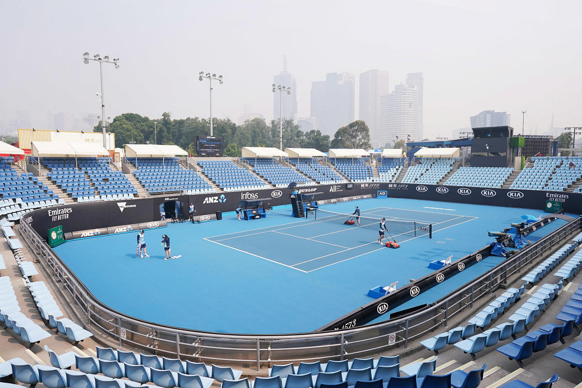A general view is seen with the city skyline shrouded by smoke haze from bushfires during an Australian Open practice session at Melbourne Park in Melbourne, Australia, January 14, 2020. (Reuters Photo)