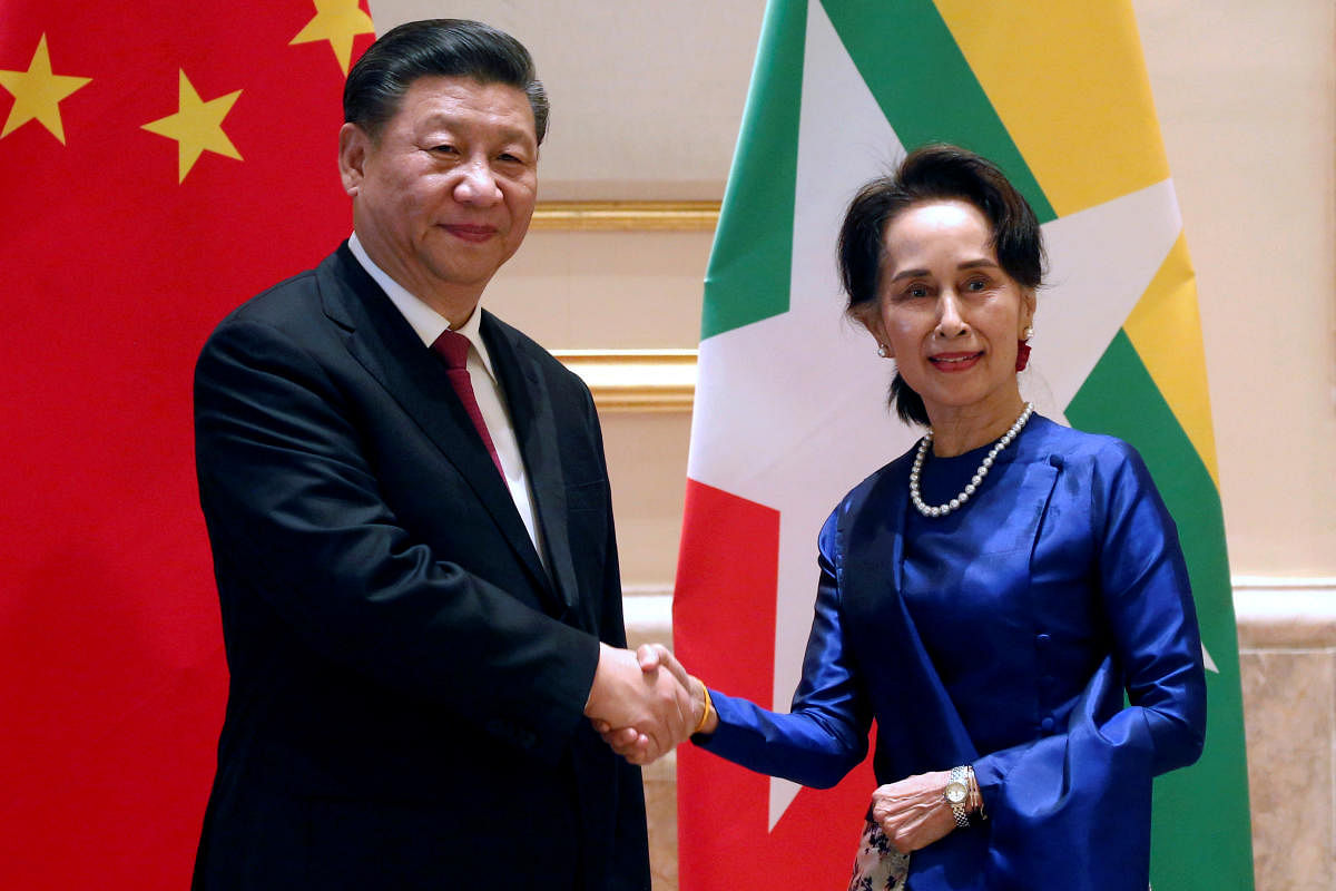 Chinese President Xi Jinping and Myanmar's State Counsellor Aung San Suu Kyi shake hands at the Presidential Palace in Naypyitaw, Myanmar January 17, 2020. (Reuters Photo)