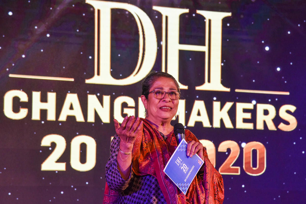 Arundhati Nag speaking at Deccan Herald Changemakers felicitation programme in Bengaluru. (DH Photo | S K Dinesh)
