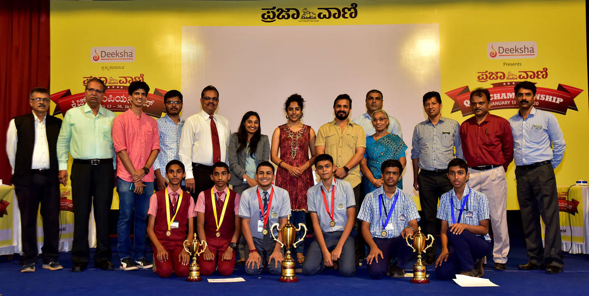 The winners of the Prajavani-Deccan Herald quiz championship with actors Vijay Raghavendra and Greeshma and other dignitaries at the Loyola Hall of St Aloysius PU College in Mangaluru on Saturday.