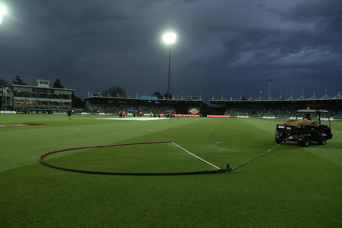 Using of rope to minimize effect of dew (Getty image)