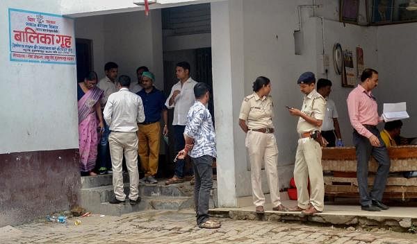 CBI along with the officers of Central Forensic Science Laboratory (CFSL) investigate the shelter home in Muzaffarpur on Saturday, Aug 11, 2018. (PTI Photo)