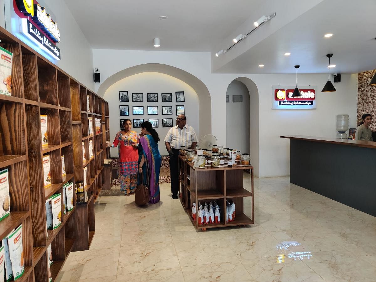 Adukale Experience Store is located in Gandhi Bazaar and Malleswaram.