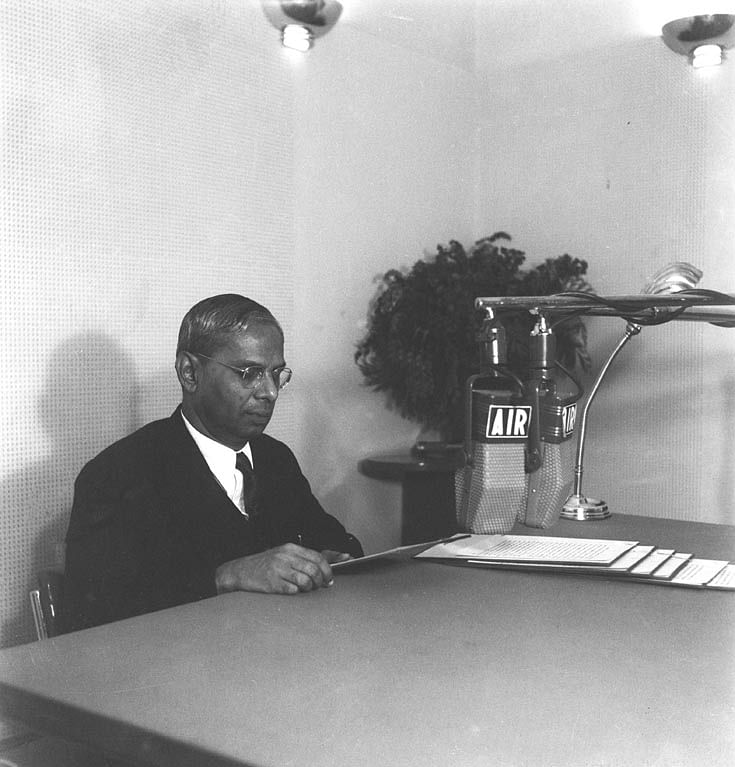 Finance Minister Shanmukham Chetty broadcasting the Budget presented by him in the Indian Parliament in November 1947 from AIR New Delhi. (Photo: Wikimedia Commons)