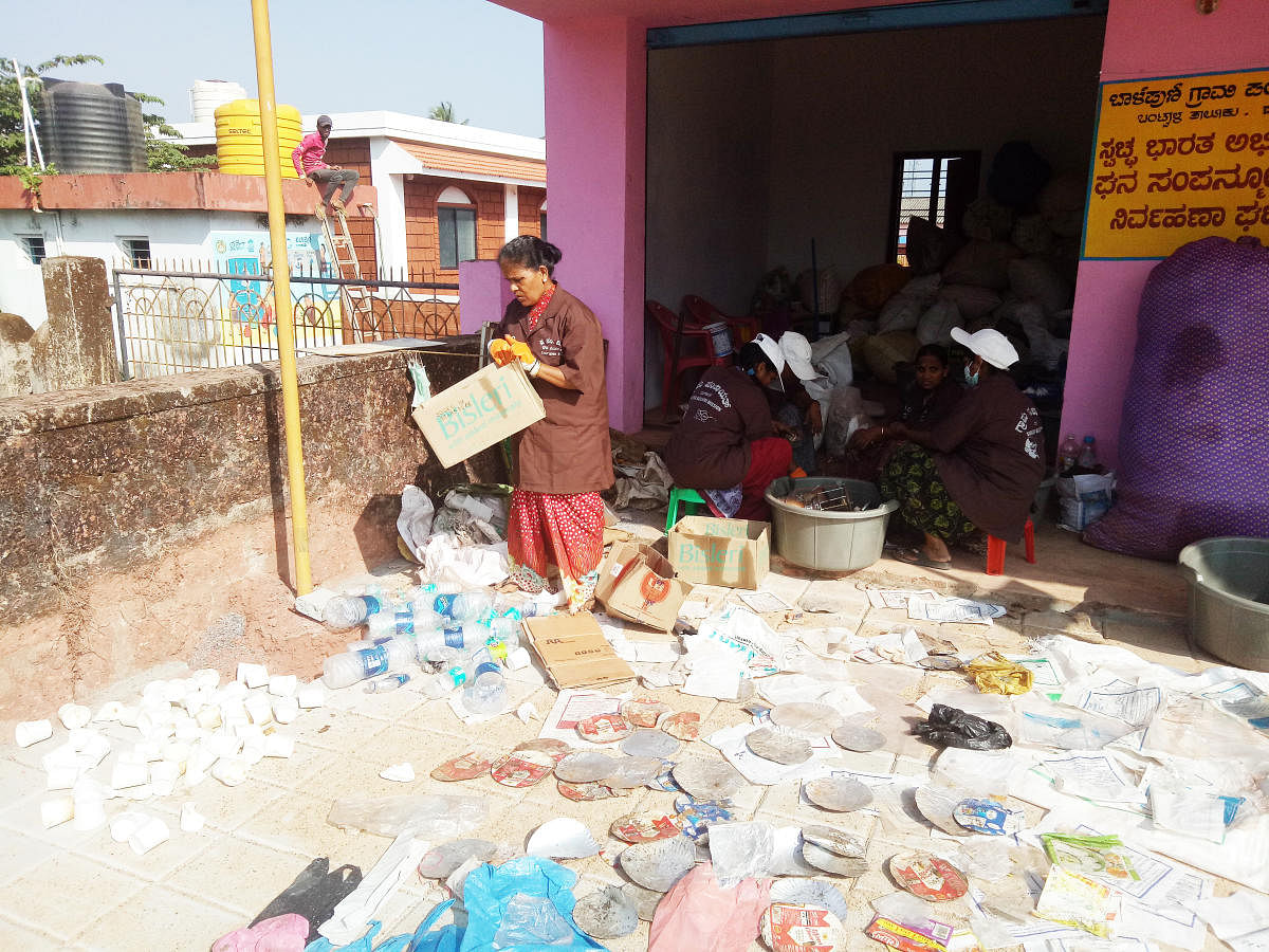 Swacchata Senanis are engaged in segregating the dry waste collected at the Bapu Solid Resource Management Centre of the Balepuni Gram Panchayat.