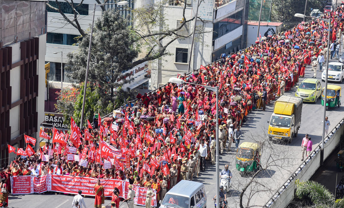 Anganwadi workers took out a rally on Thursday. DH photo/Anup Ragh T