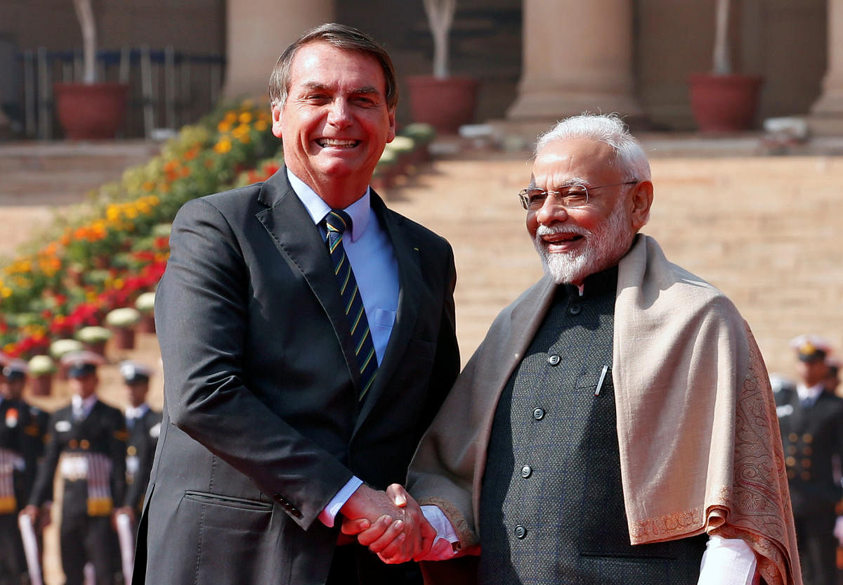Brazil's President Jair Bolsonaro shakes hands with India's Prime Minister Narendra Modi during his ceremonial reception at the forecourt of India's Rashtrapati Bhavan Presidential Palace in New Delhi, India, January 25, 2020. (Reuters Photo)