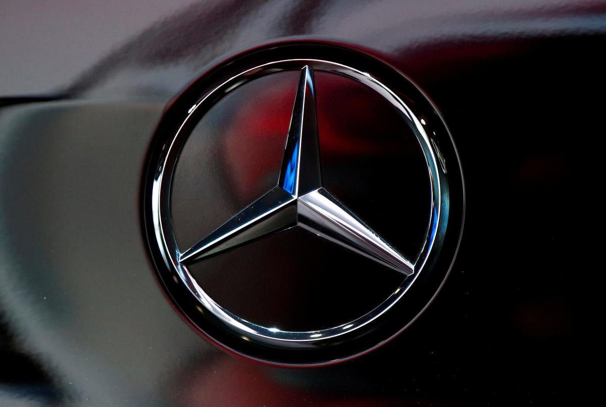 The logo of German car manufacturer Mercedes-Benz (Reuters Photo)