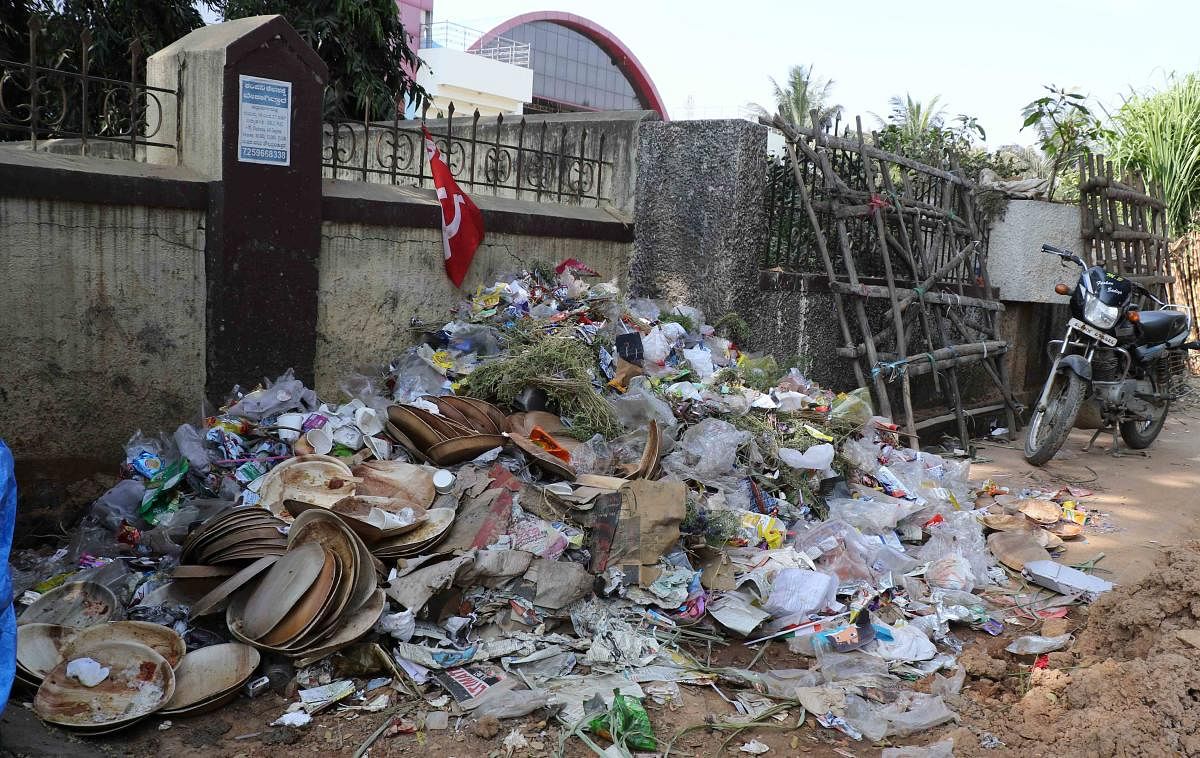 A heap of garbage in Hassan city. dh photo