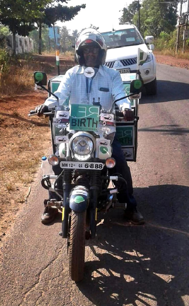 Organ donation activist Pramod Laxman Mahajan riding in Mangaluru.