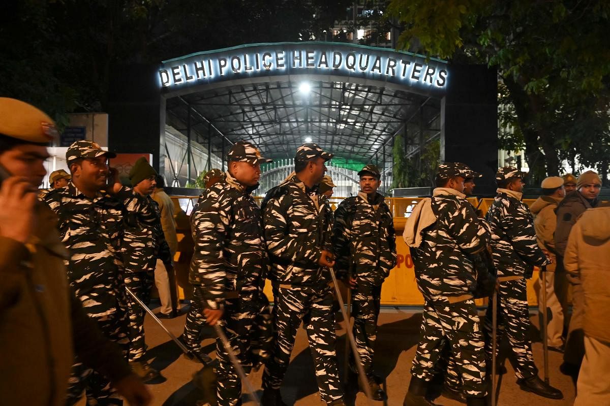 Police stand guard at the entrance of the police headquarters in New Delhi on January 30, 2020, as demonstrators gather protest against the government's Citizenship Amendment Bill (CAB) outside Jamia Millia Islamia University. (Photo by AFP)